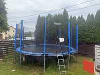 trampolina o szerokości 4,5m