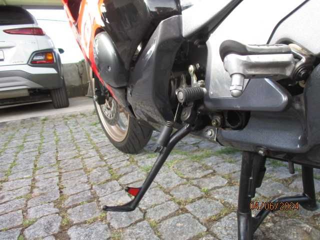a venda .honda CBR 1000F potencia e conforto numa clássica desportiva
