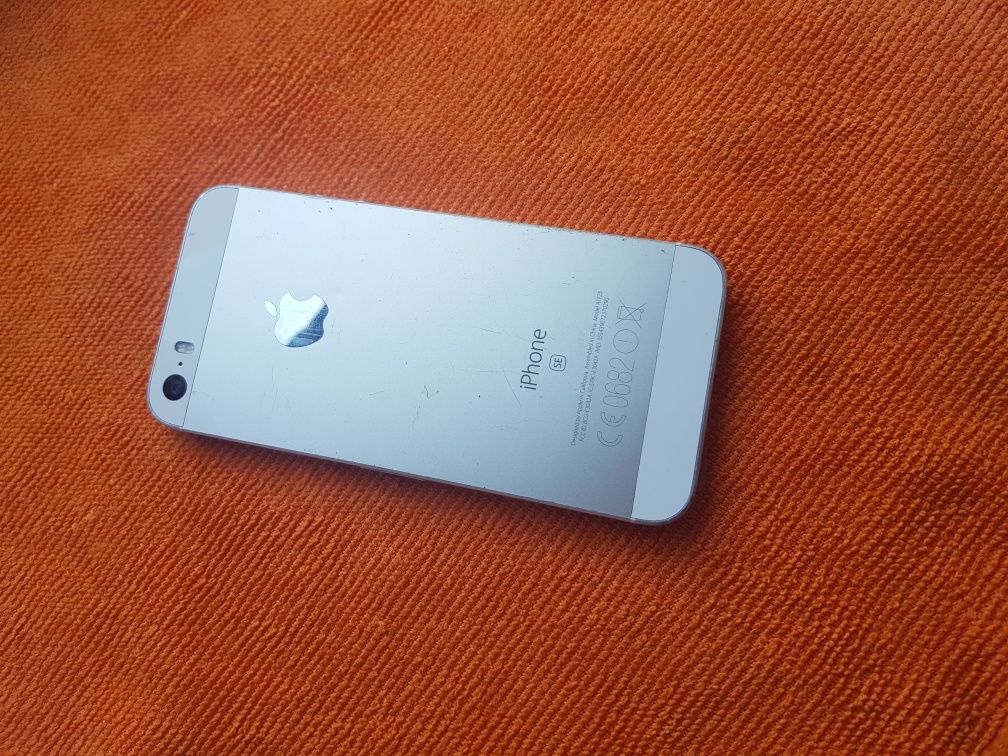 Продам iPhone se 2016 16GB silver!!!