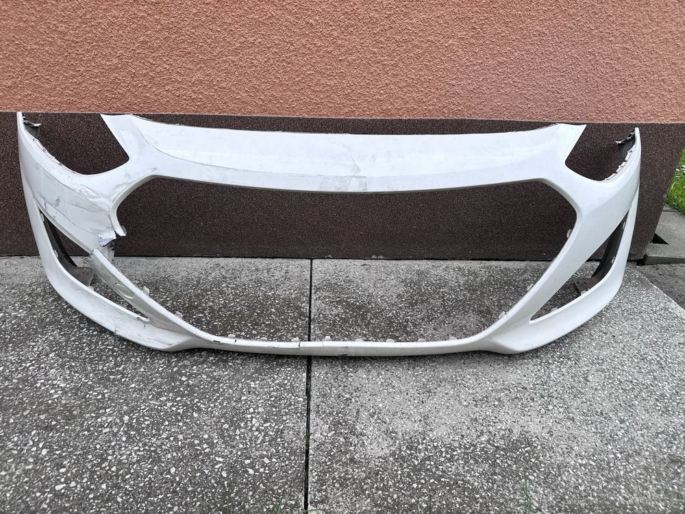 Zderzak Hyundai i30 uszkodzony