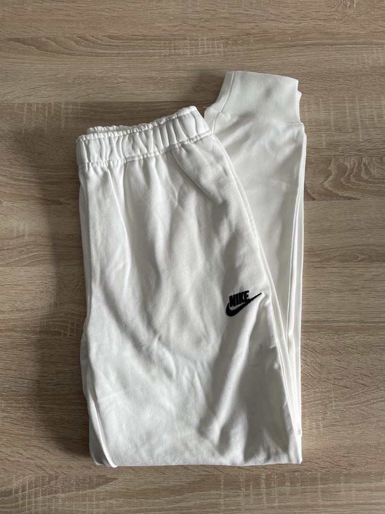 Calça Nike nova!