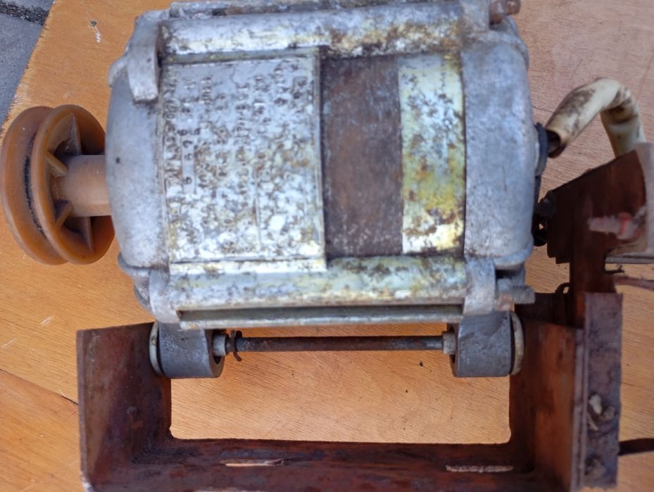 Продам єлектро двигун АВЕ-071