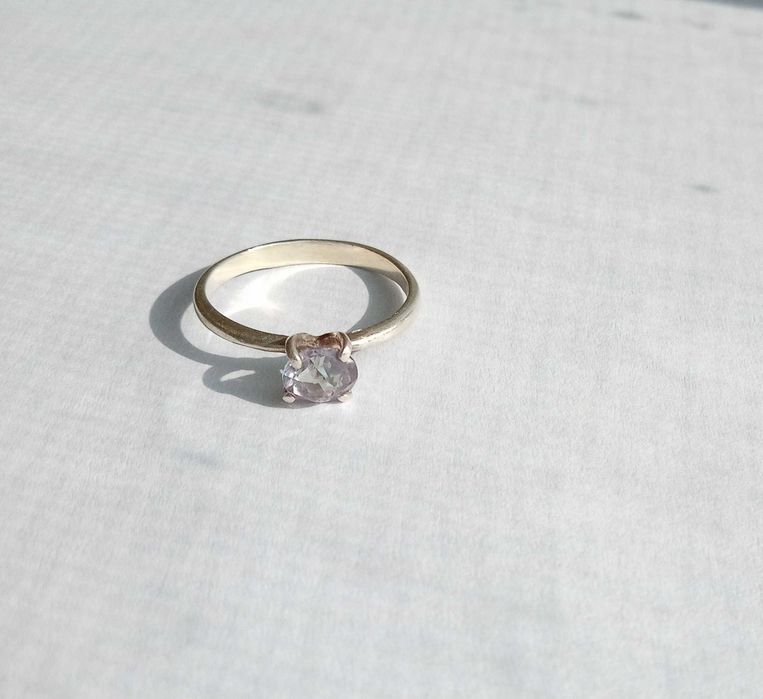 Колечко кольцо з фіолетовим каменем. Срібло 925 проба. Розмір 17,2