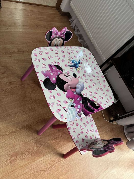 Stolik dzieciecy + 2 krzesla Minnie myszka