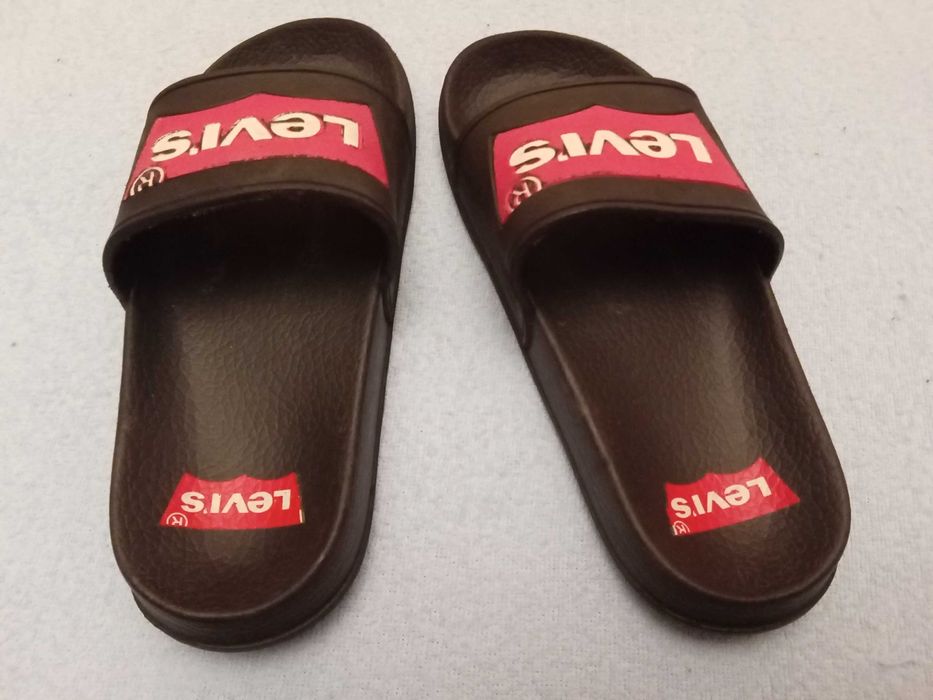 Klapki dziecięce firmy Levi's