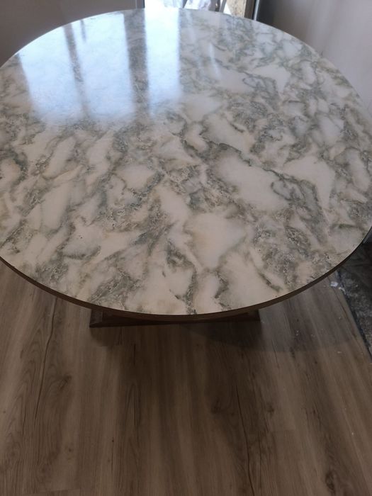 Mesa de cozinha em madeira