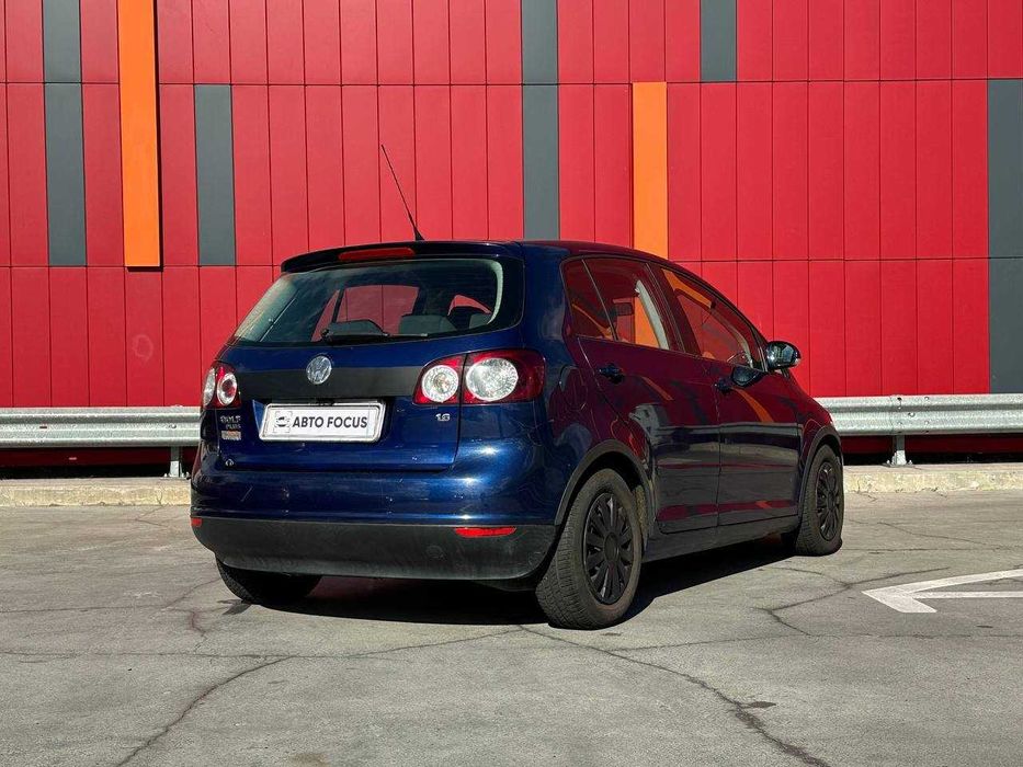 В продажі Volkswagen Golf Plus 2006 року випуску.