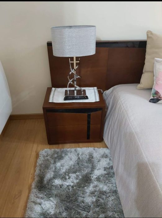 Quarto em cerejeira e vidro preto