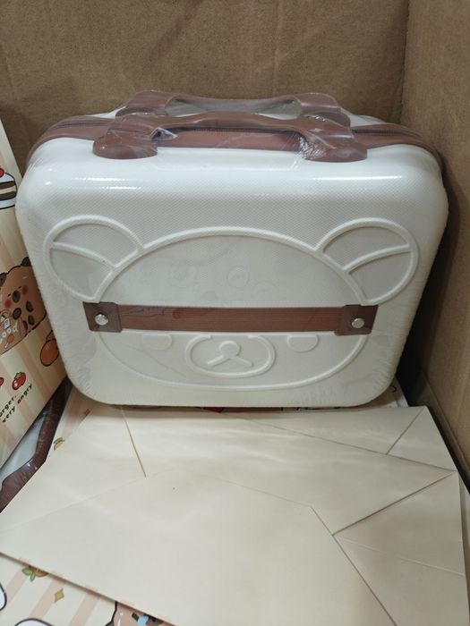 Канцелярський набір у кейсі капібара, панда