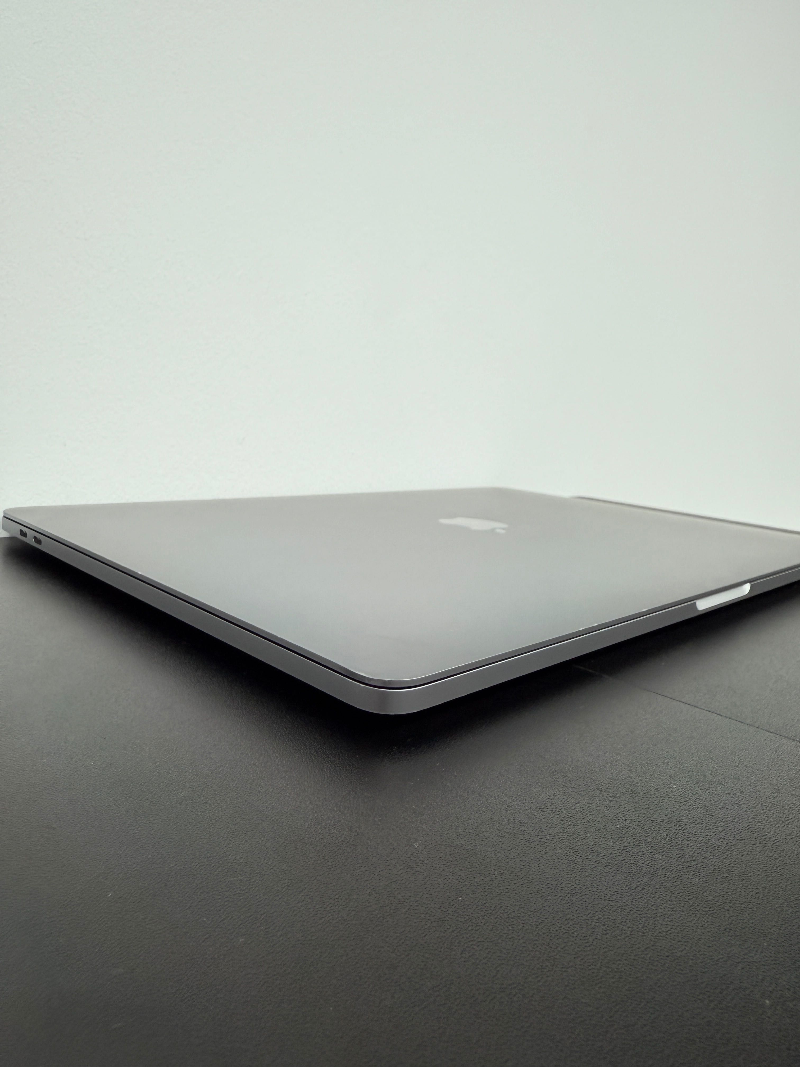 MacBook Pro 15,4 2017 (i7/ 16gb/ 256 SSD/ AMD- 2gb) Гарантія . 22592SV