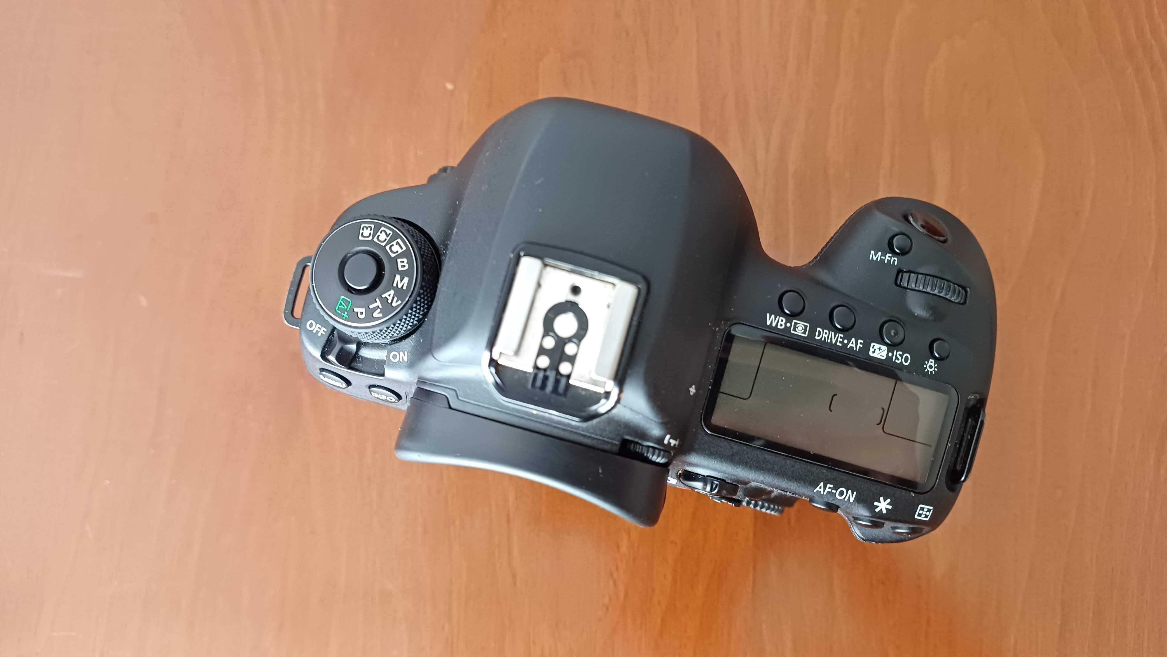 Canon 5D Mark IV + Extras