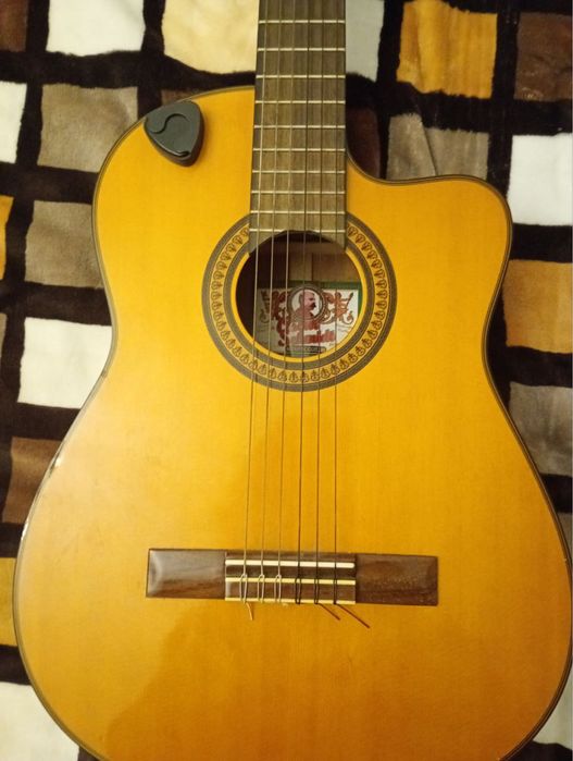 Классическая гитара Washburn