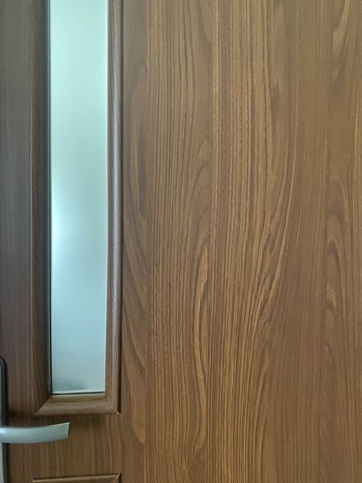 5 drzwi pokojowych, 1 łazienkowe, 1 do kotlowni