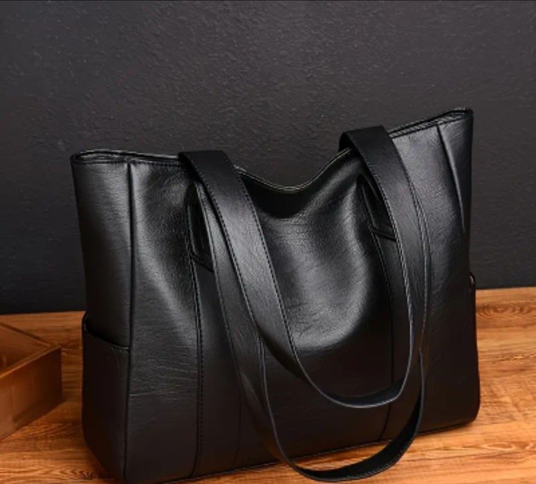 Жіноча,вмістка сумка.