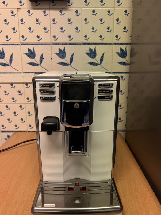 Maquina de café automatica Philips - com moinho integrado - pouco uso