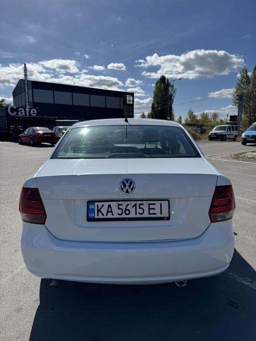 Volkswagen Polo 2015 года выпуска.