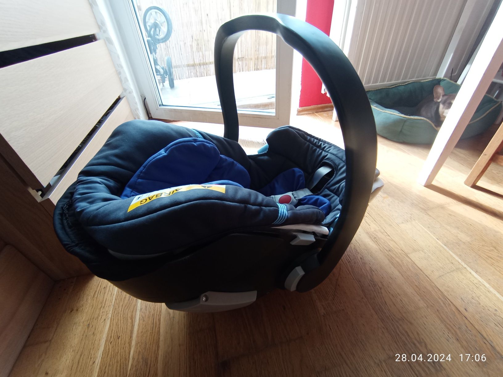 Fotelik samochodowy dla niemowlaka