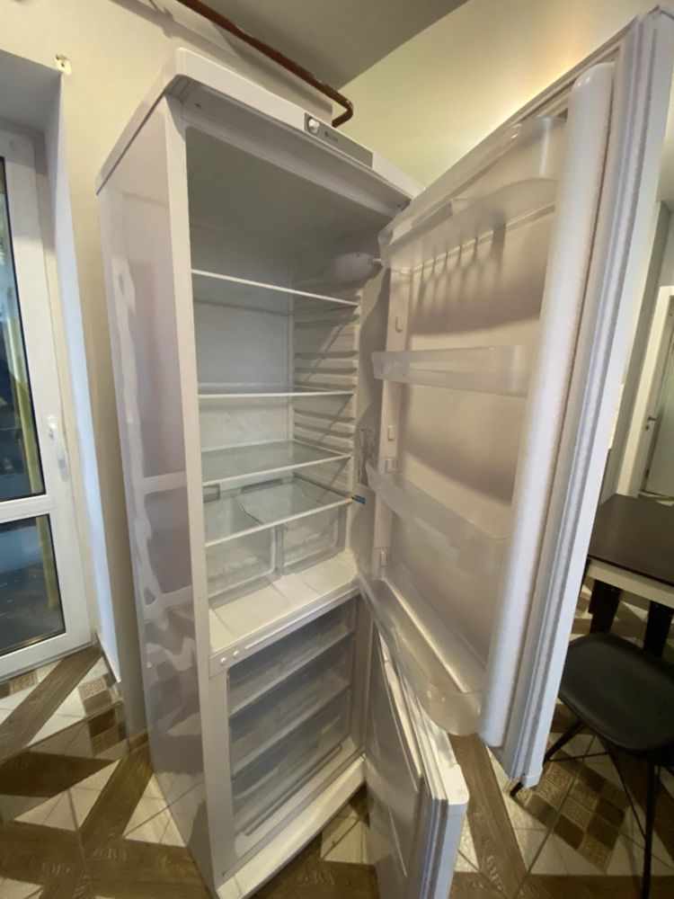 Двокамерний холодильник Indesit IBS18AA