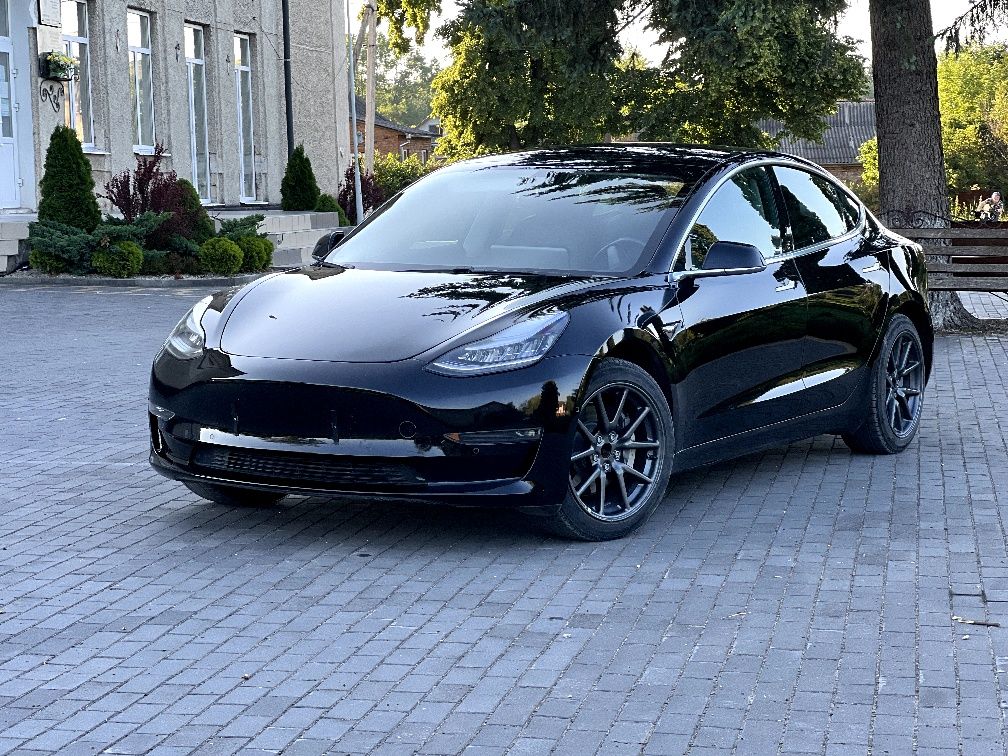 Продам Tesla Model 3 2019
