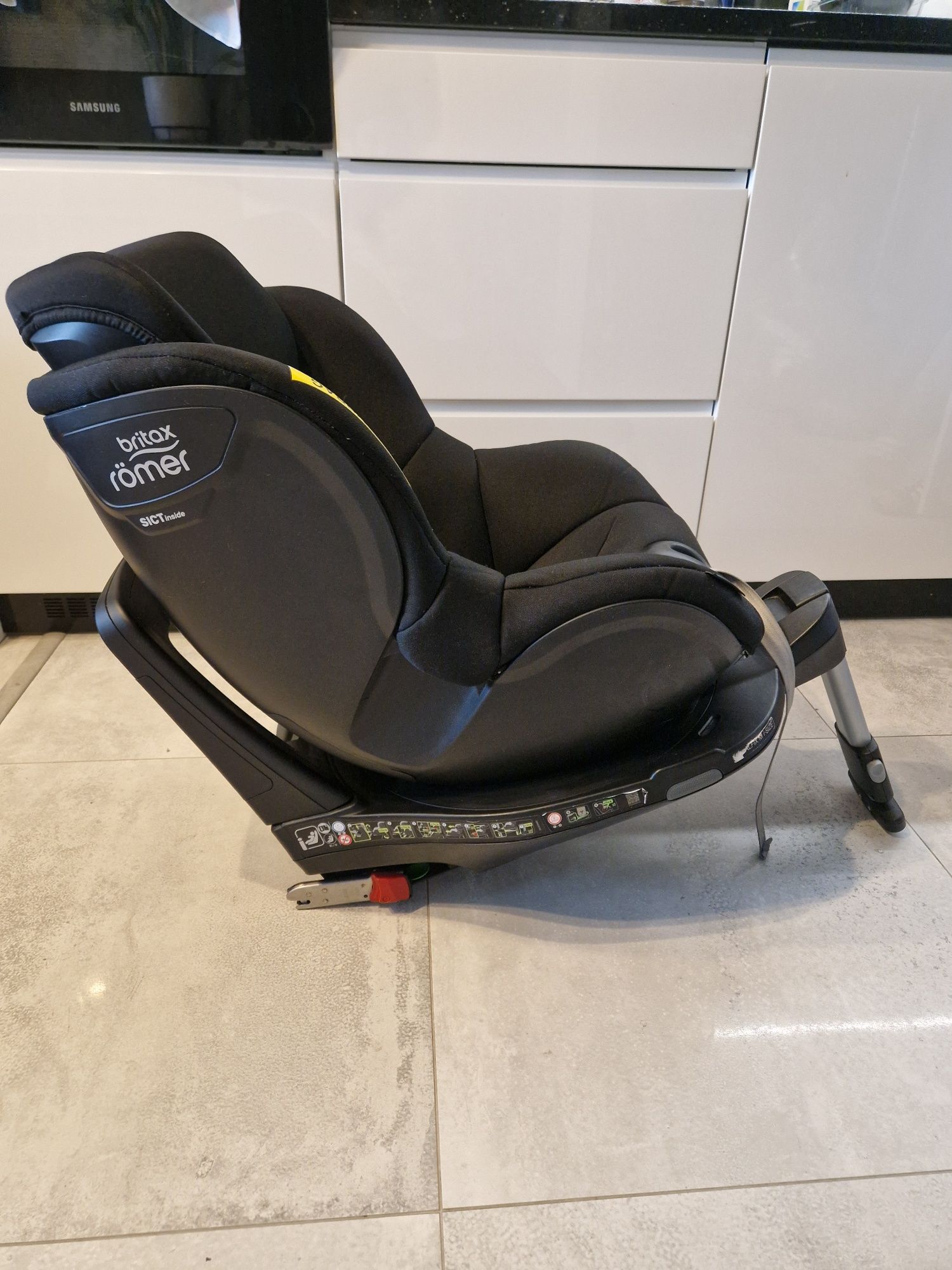 Britax Roomer Dualfix M I- Size- baza 360