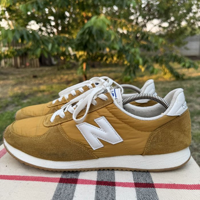 Кроссовки New Balance 220 Yellow, 45,5 размер, Оригинал, Кросівки