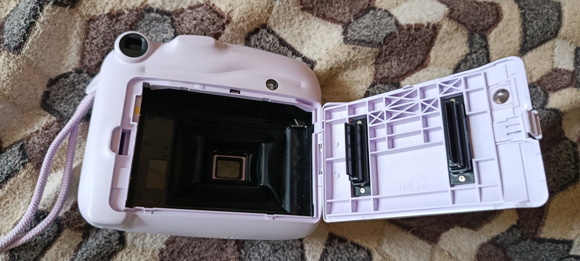 Продам instax mini 11