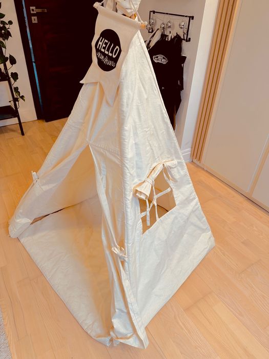 Namiot tipi do pokoju.