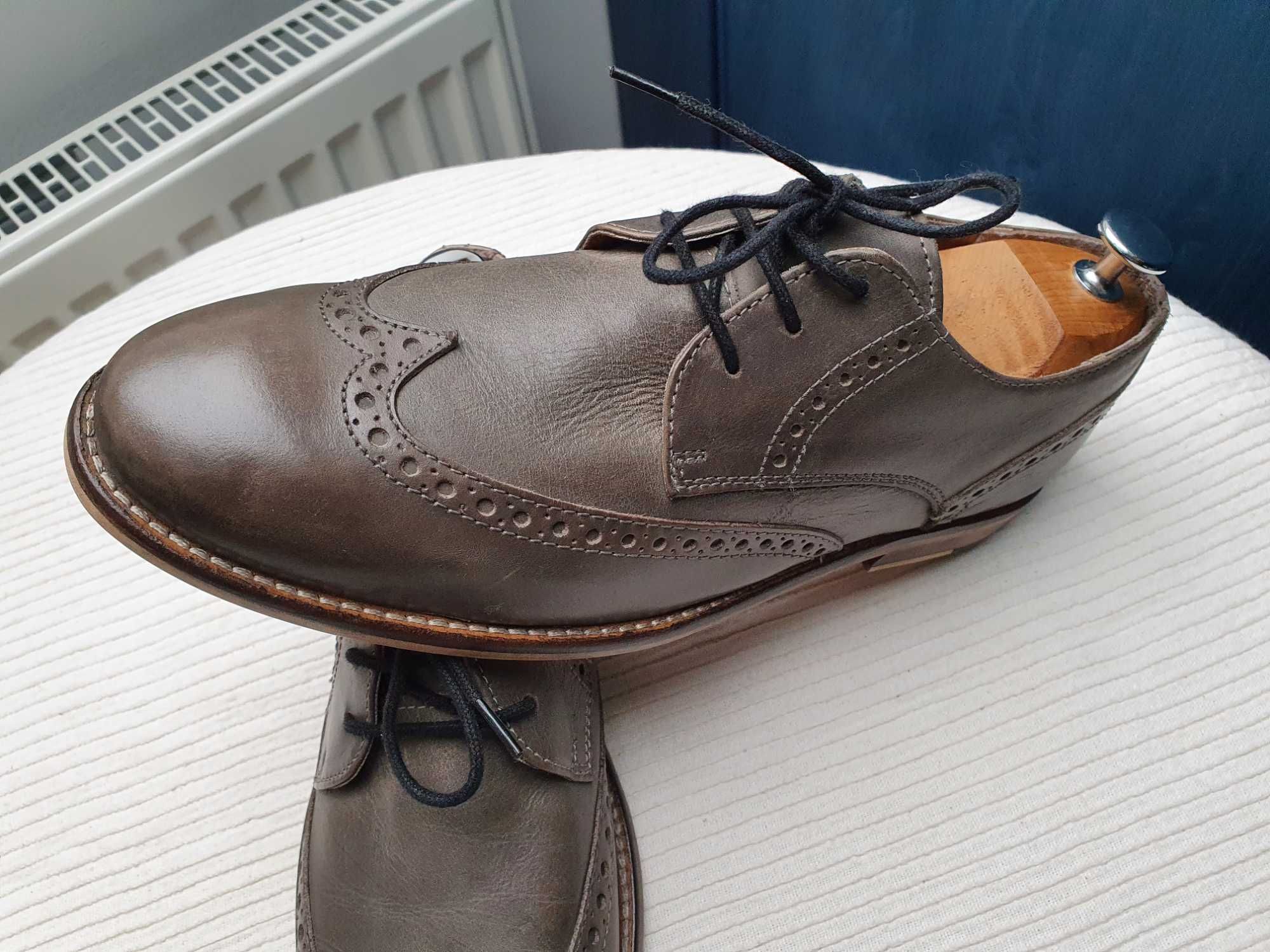 KG Kurt Geiger klasyczne buty brogsy roz. 41