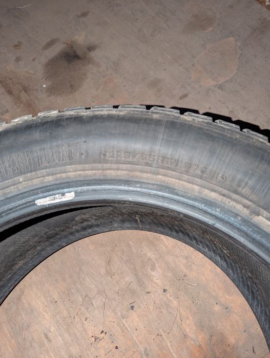 Продам зимові шини(резина)225/55/17 Dunlop