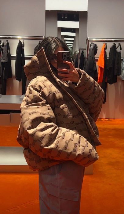 Пуховик BB Balenciaga