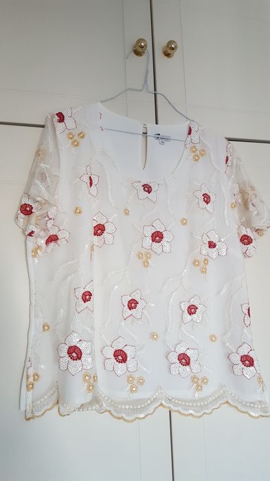 Blusa Flores Lantejoulas NOVA Tam L