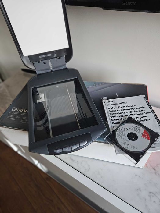 Skaner 4200F Canon