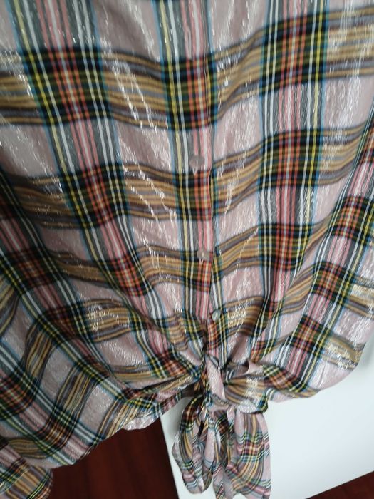 Linda blusa padrao quadrados tons rosa