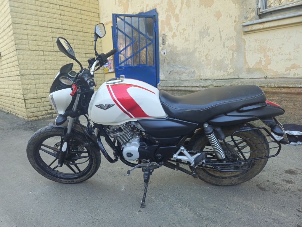 Продам Bajaj V15