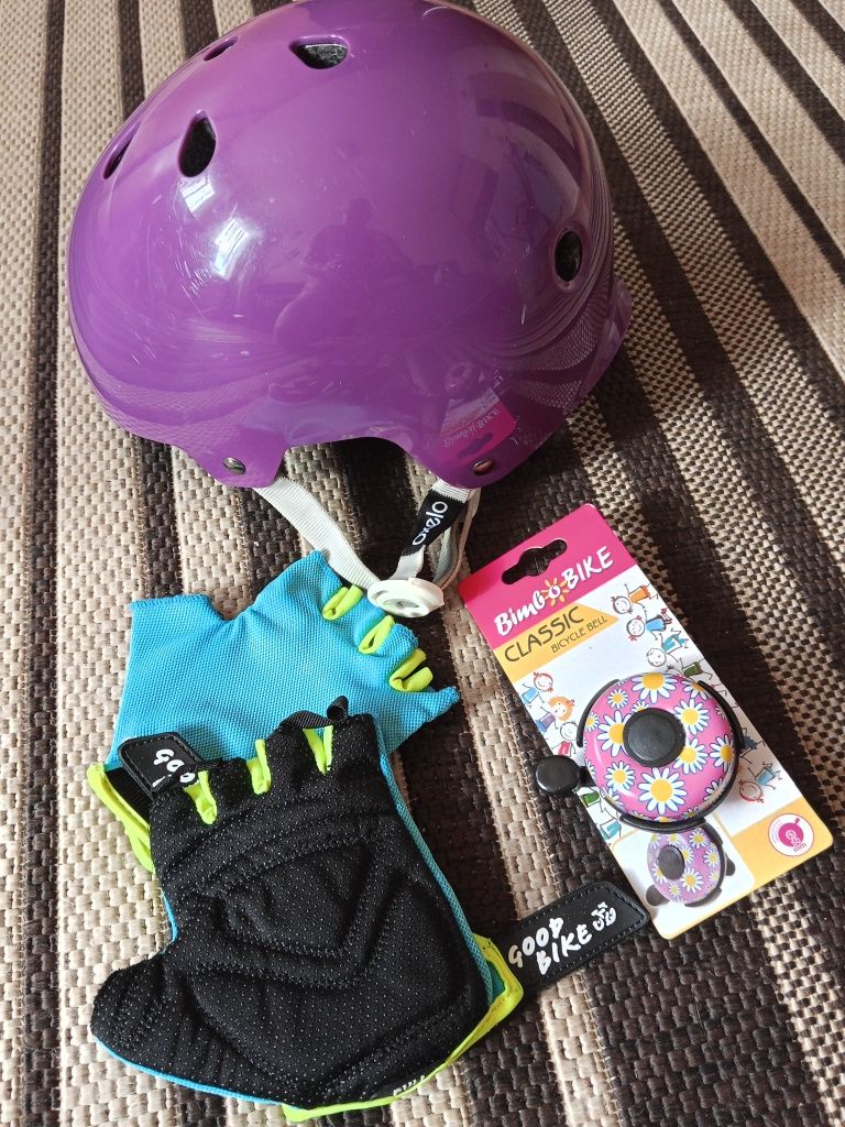 Kask rowerowy dzwonek i rękawiczki