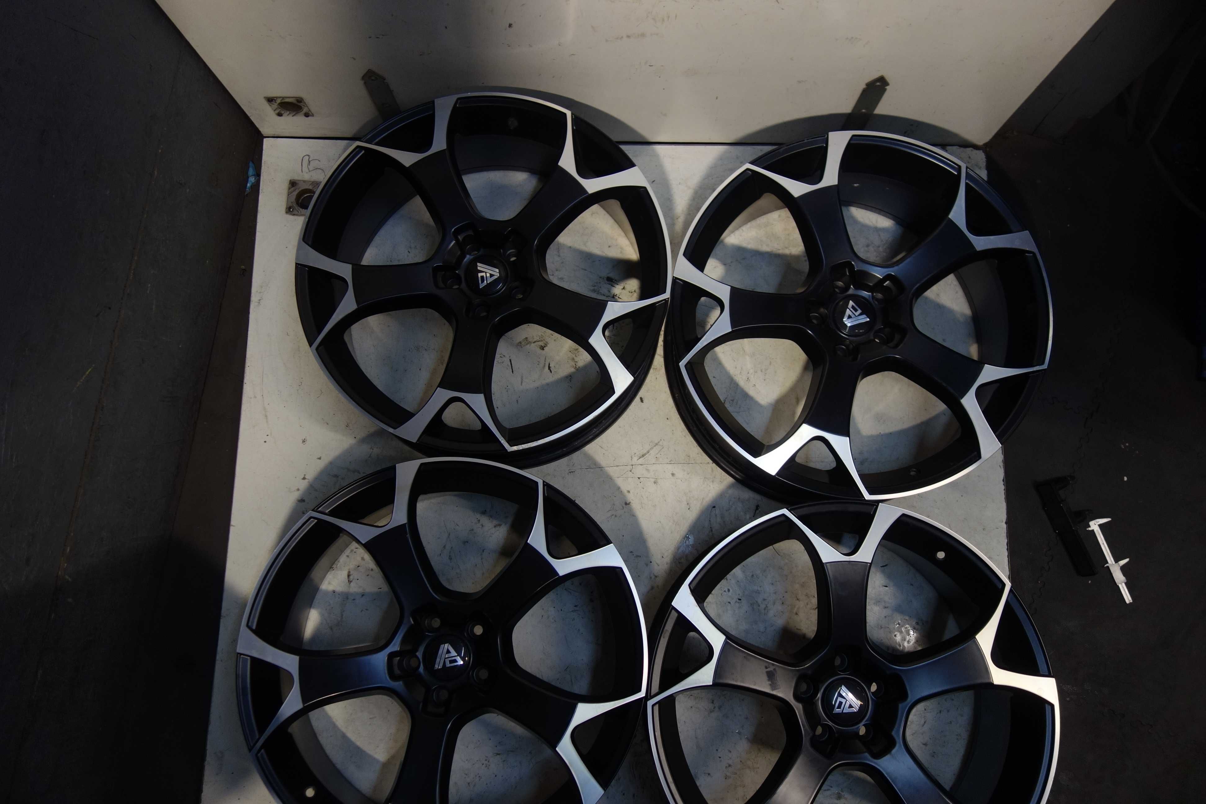 Alufelgi DESING 22" 5x114,3 Maserati Kia Czarny + Poler 686