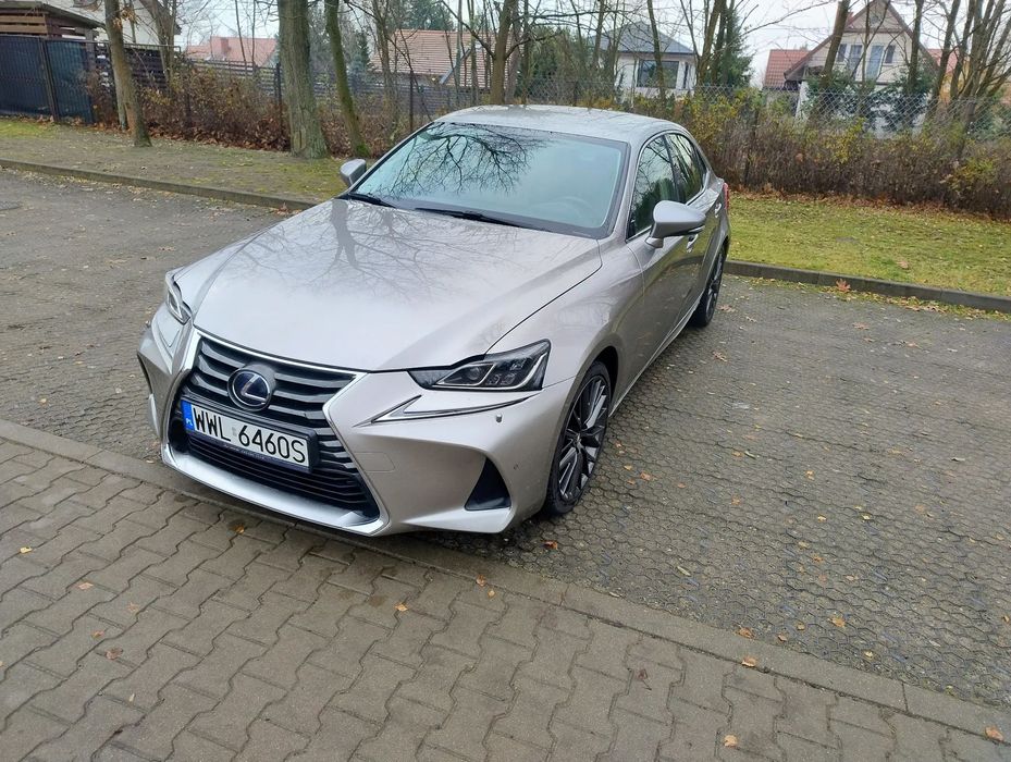 Lexus IS Lexus is 300h Luxury Line