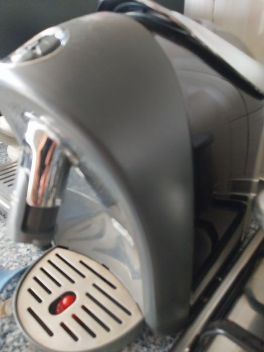 Maquinas cafe  expresso electrica ( capsulas )  impecaveis