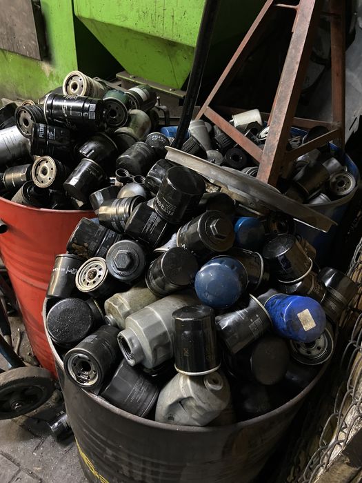 Sprzedam 2 beczk 200l złomu za 10zł