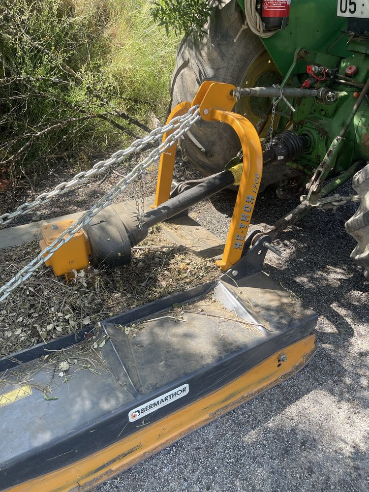 John Deere 2140 ()
