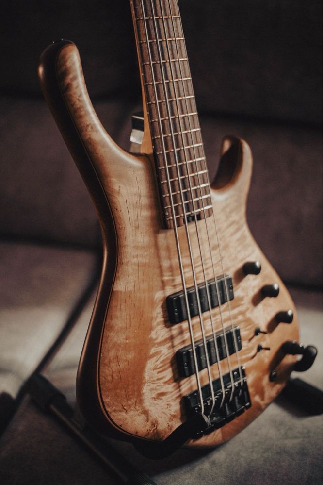 Baixo eletrico Dlima guitars.