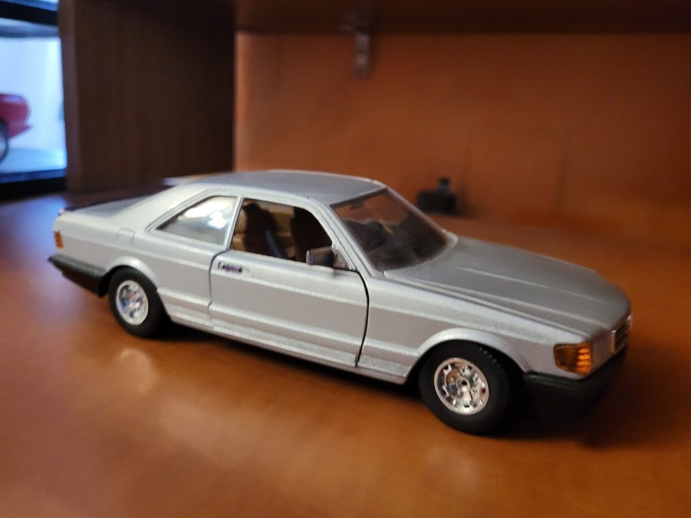 Model Mercedes 500 SEC, skala 1/24, Bburago