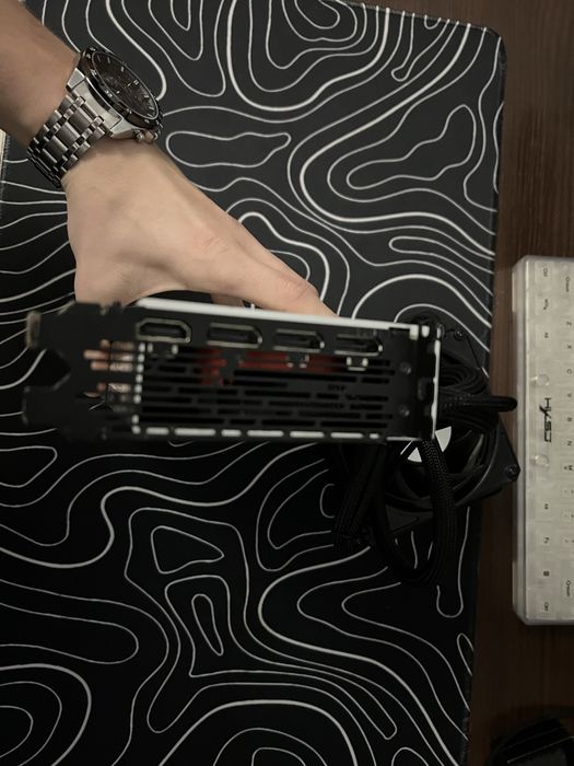 ТЕРМІНОВО Продам відеокарту rx vega 64 на водяному охолоджіні