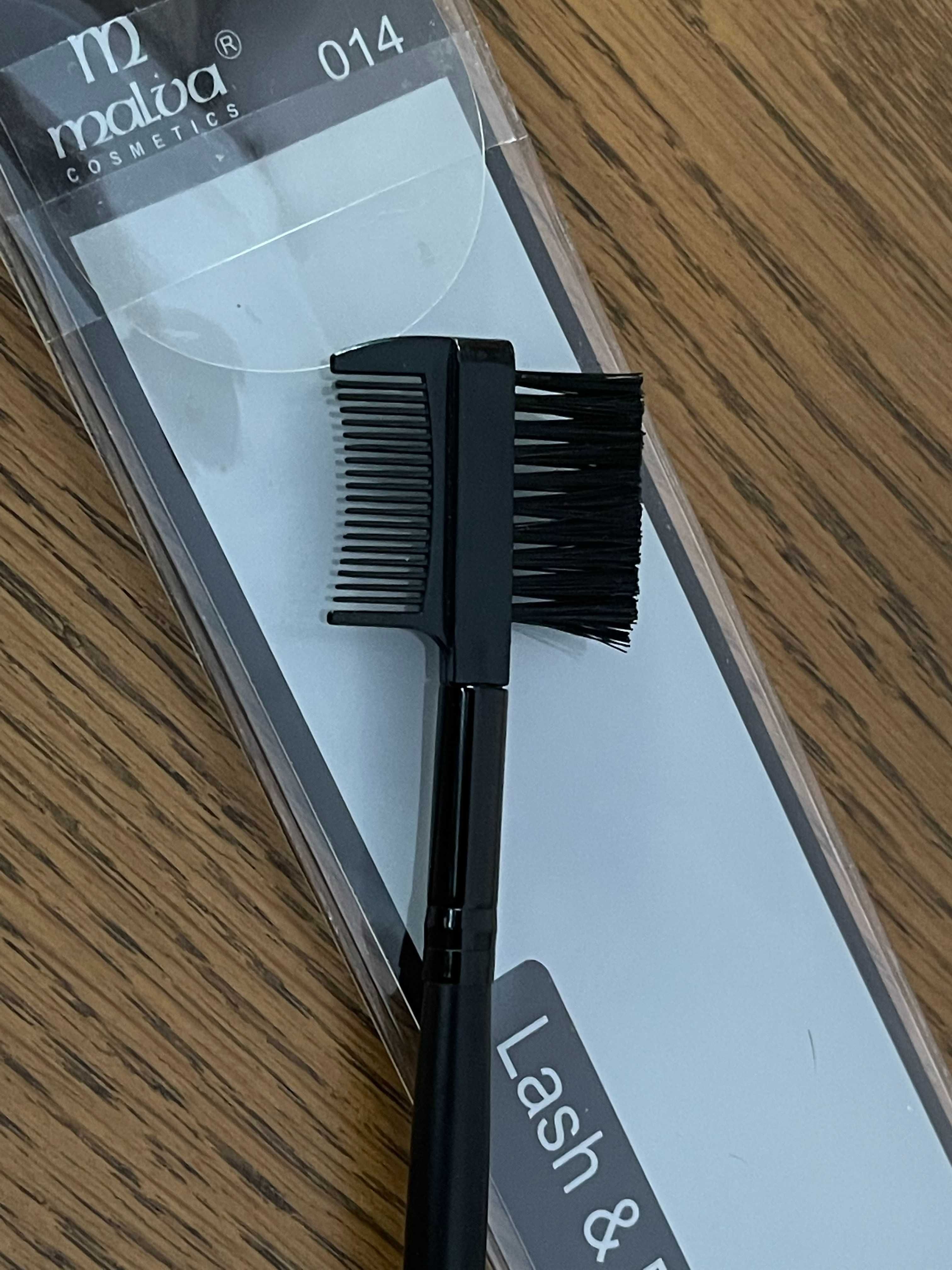 Щіточка для брів та вій MALVA COSMETICS - LASH & EYEBROW COMB