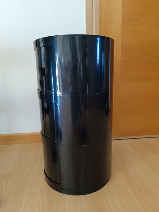 módulo de arrumação cilíndrico do tipo “Componibili”.