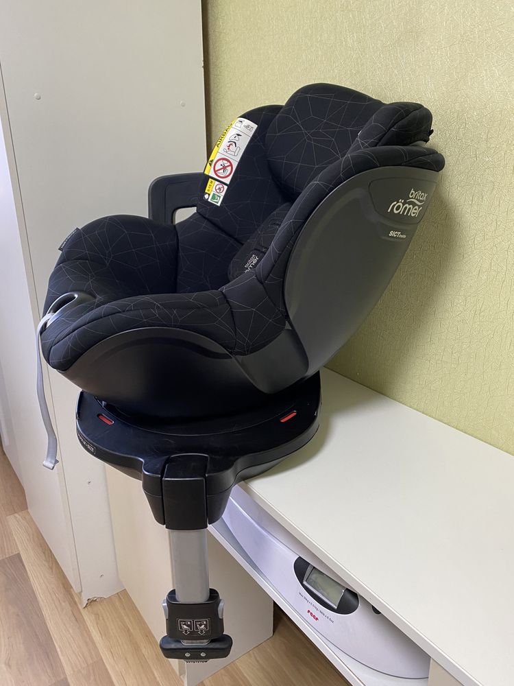 Автокресло Britax-Romer Dualfix M-I size Crystal Black с 3мес.до 4 лет