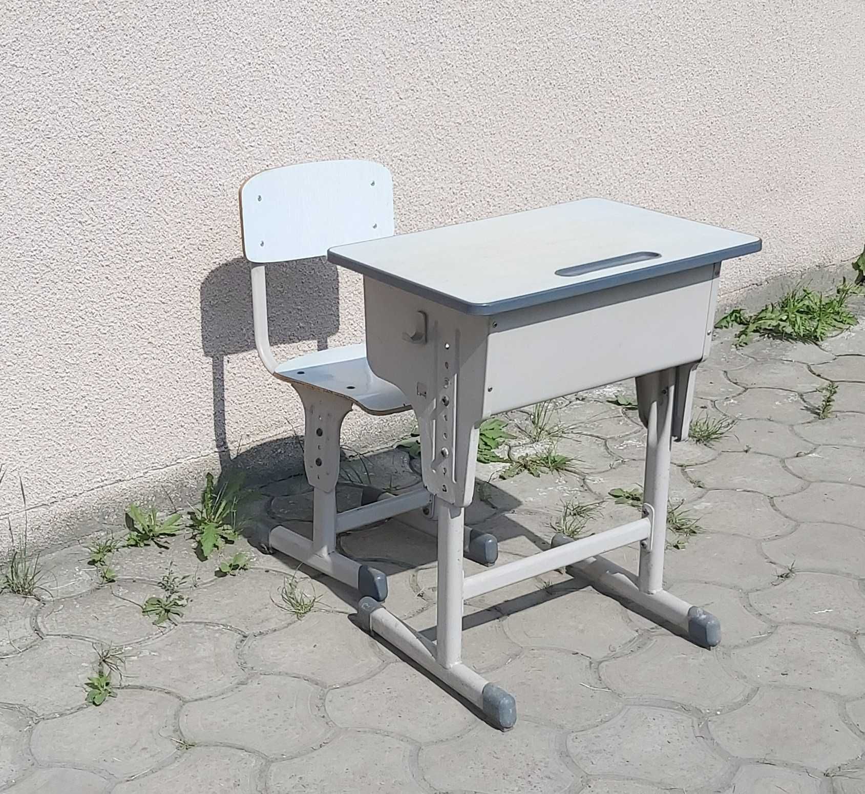 Комплект- шкільна парта і крісло для навчання