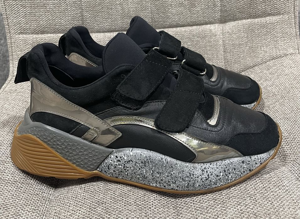 Кросівки жін 40 р