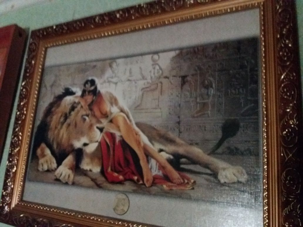 Картина "Клеопатра и лев" в красивой рамке