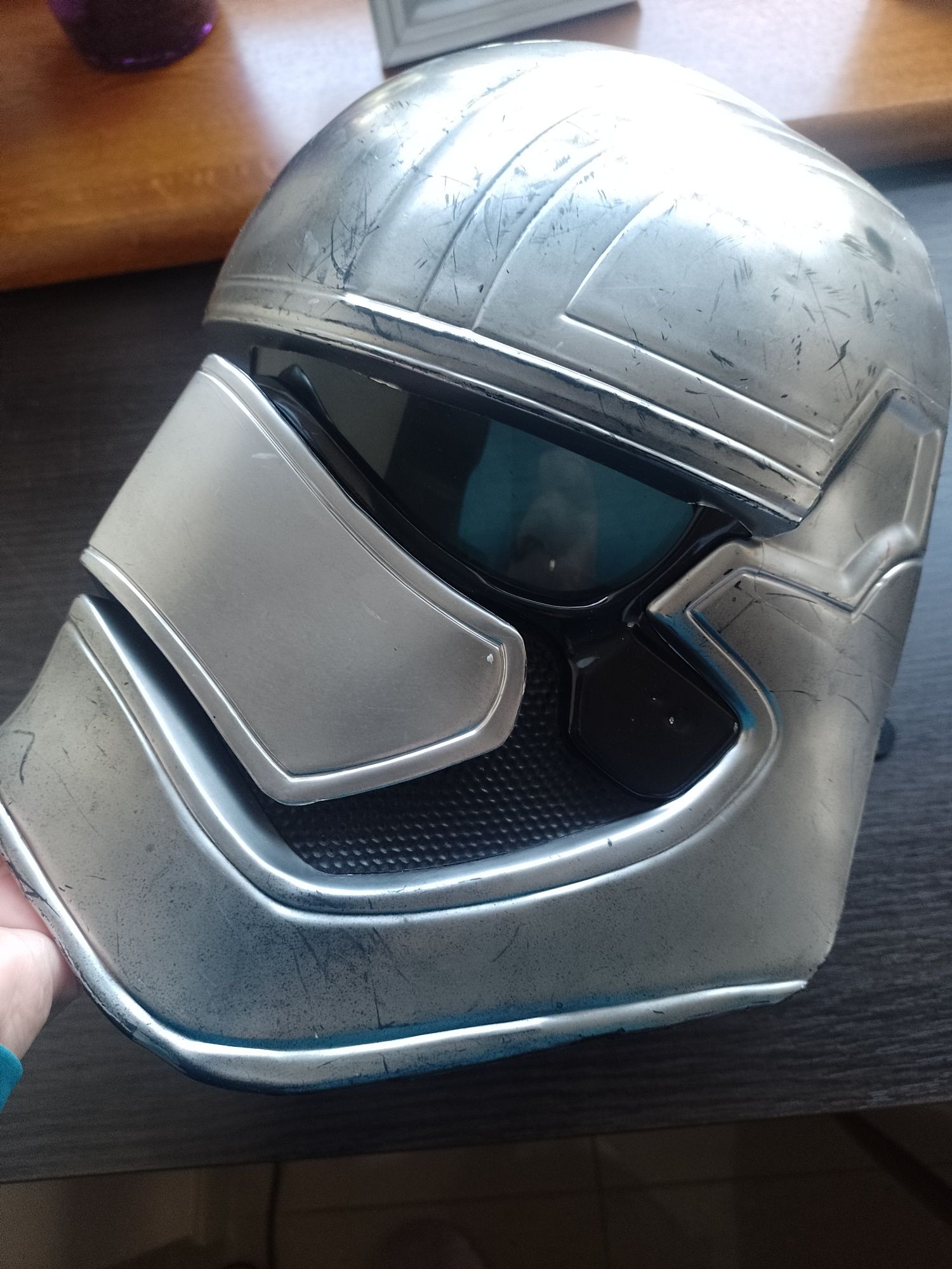 Star Wars maska kapitan Phasma , dźwięki